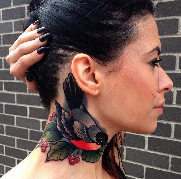 Татуировки женские на шее