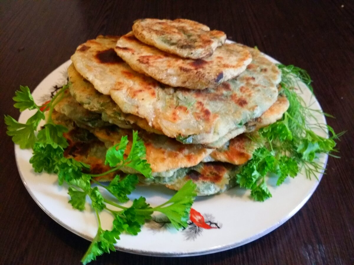 Лепешки с зеленым луком, петрушкой и укропом | На мужской кухне | Дзен