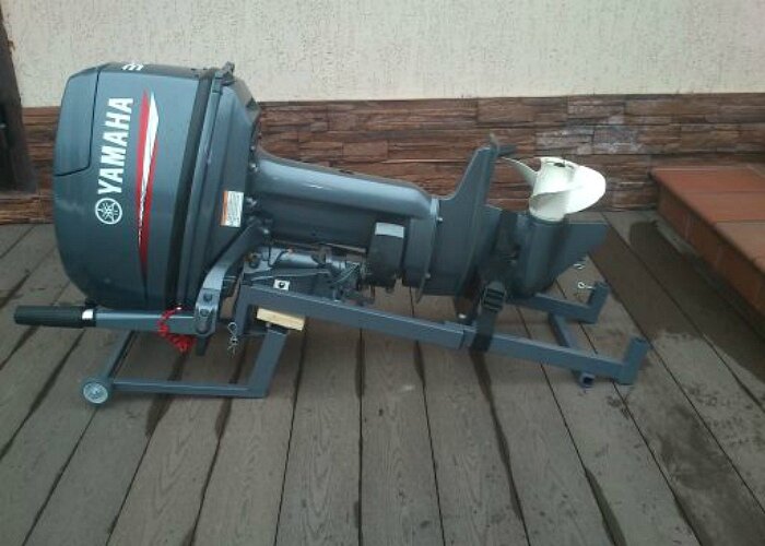Лодочный мотор на лодке. 9. Honda 40 лодочный мотор. Лодочный мотор в машину. Тележка под лодочный мотор tohatsu 5 4-х тактный.