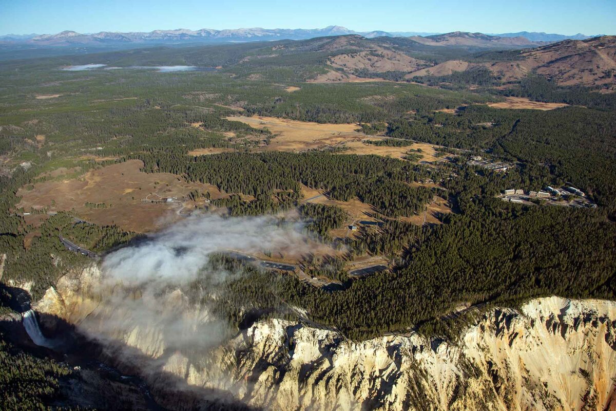 Йеллоустонский вулкан фото сверху