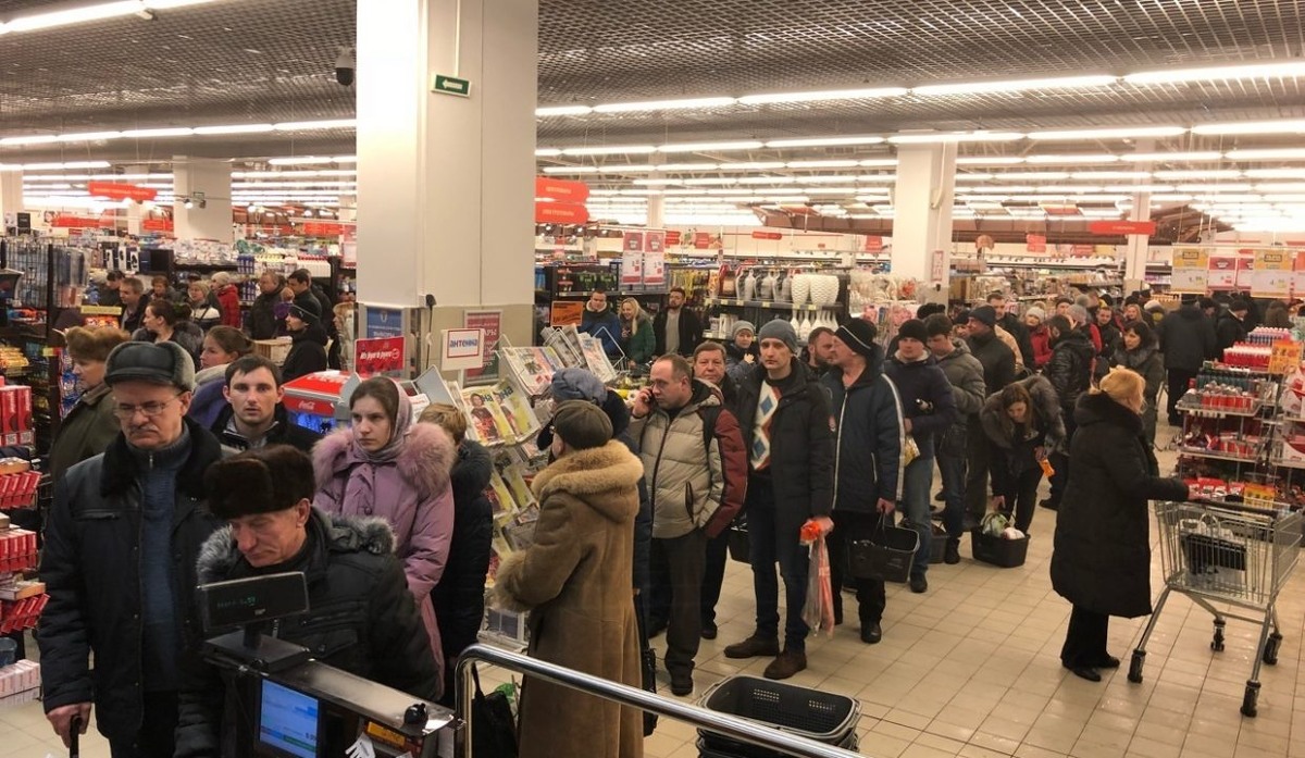 Очереди на кассах в предновогодние праздники