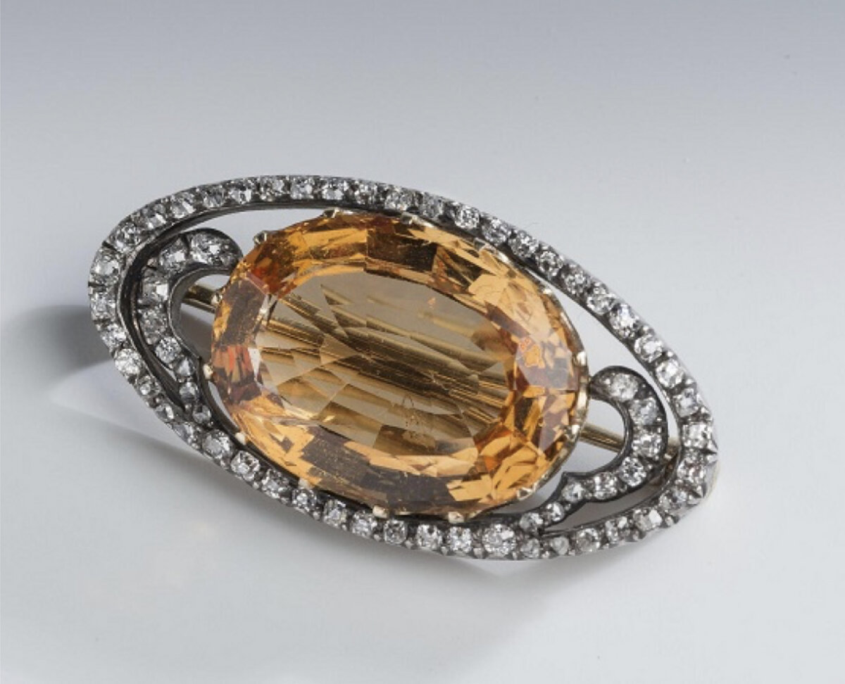 Брошь фирмы "Болин", изготовлена мастером Финиковым В.Я. Топаз, бриллианты, серебро, 19 век. Публикации выходят почти каждый день после 18:00 по мск.