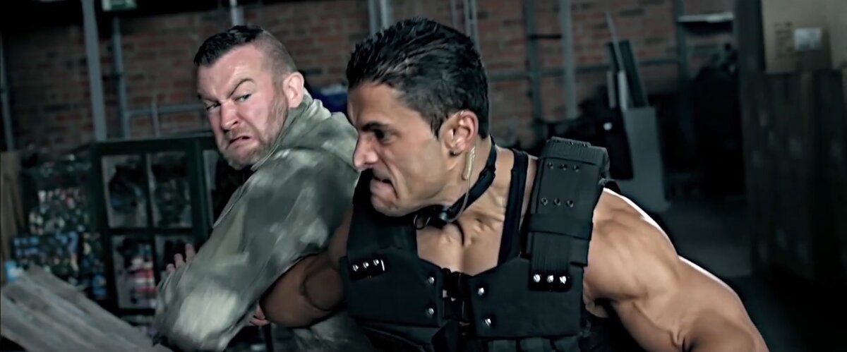 - А ну-ка, ребята, скажите дружно "ЫЫЫЫЫЫЫ!" - вас снимают! 