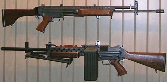 Вариант штурмовой винтовки (вверху)                       вариант пулемета с ленточным питанием (внизу)
