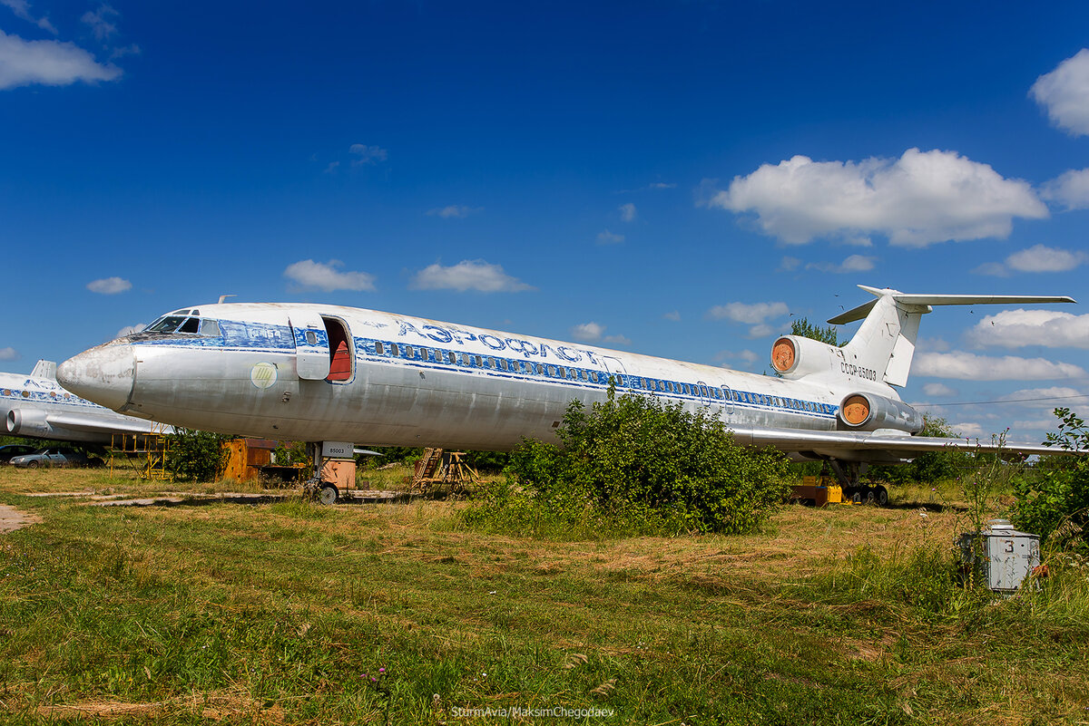 Самолеты в барнауле купить. Заброшенные самолет ту 134 Аэрофлот. Ту-154м Кубань. Ту 154м Чкаловский. Сибирь ту-154м 1990.