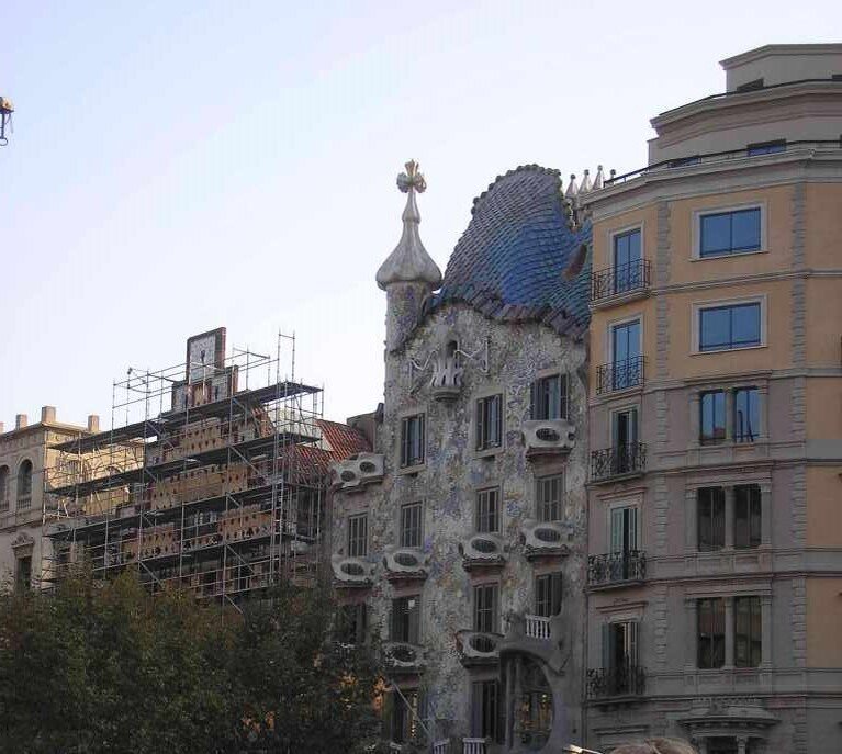Как выглядят модернистские дома в Барселоне и чем они интересны