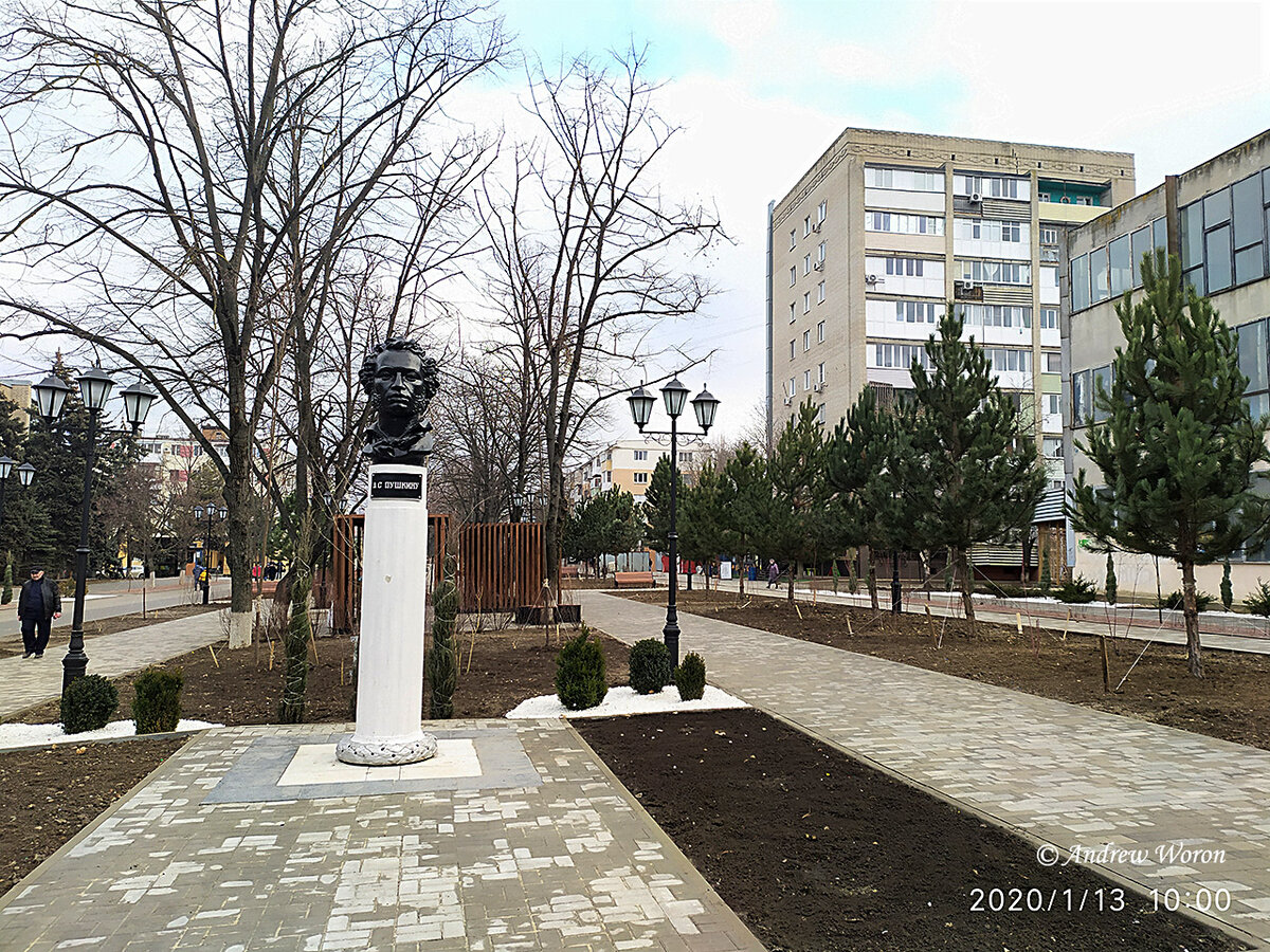 Бюст Пушкину на Петровском бульваре