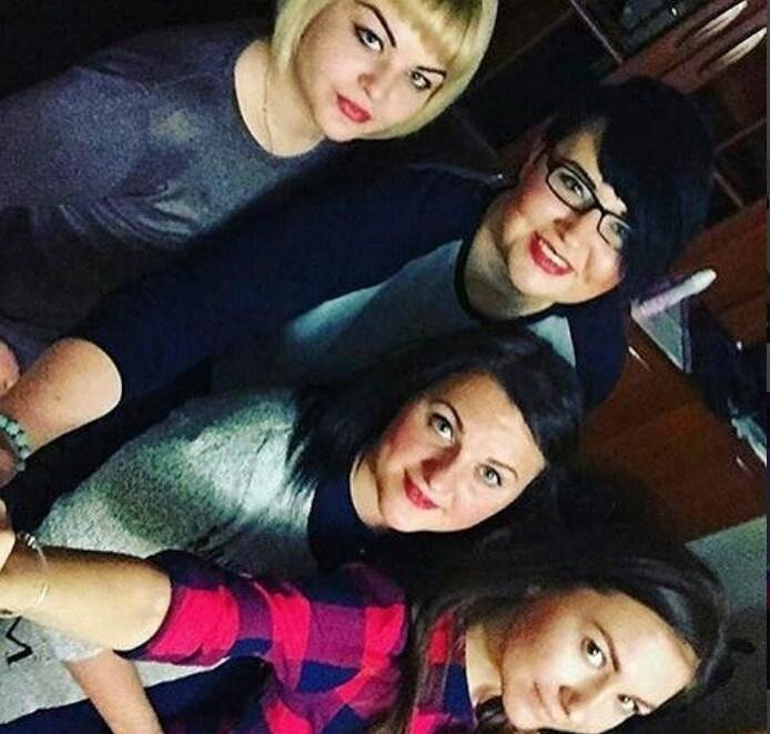 Саша Черно с подругами. Фото из открытого источника.