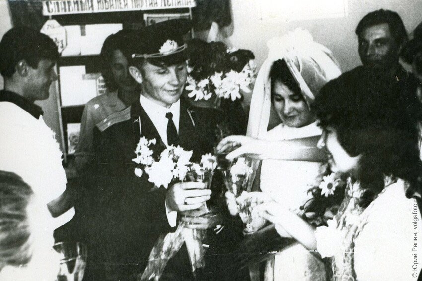 Свадьба в ссср на которой все умерли. Советская свадьба. Свадьба в СССР 70 года. Офицерская свадьба. Офицерская свадьба в СССР.