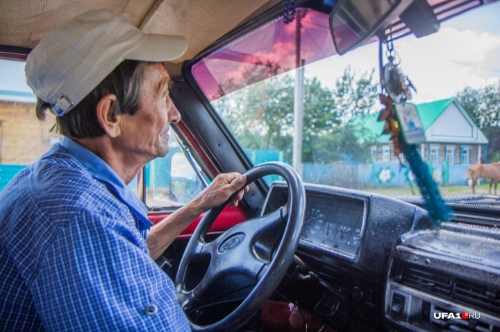 За 15 лет работы Айрат поменял уже шесть машин. Но не по своей прихоти
