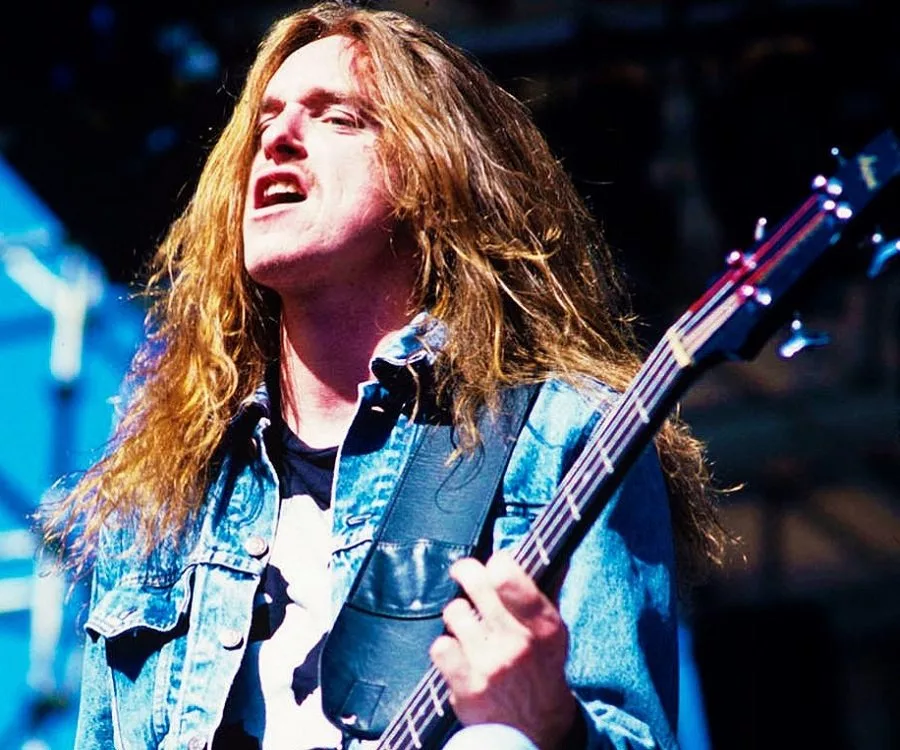 Ли бартон. Ли бартон. Клифф бертон. Cliff burton young. Ли бартон.