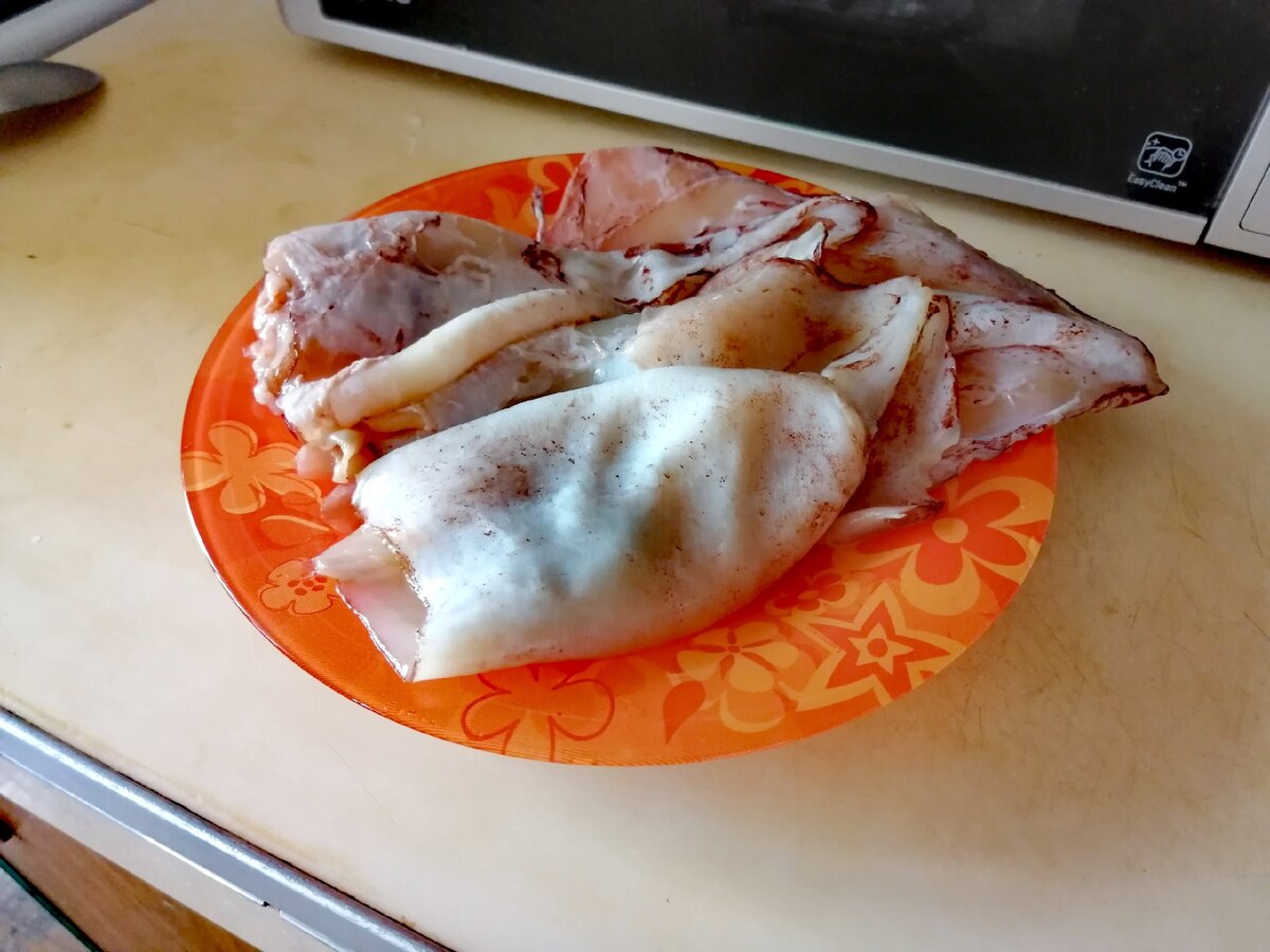 Так выглядят размороженные кальмары