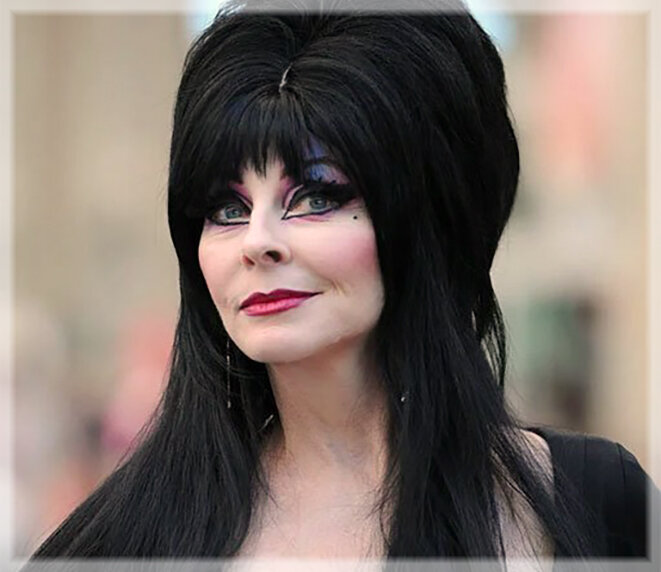 Кассандра Петерсон в роли Эльвиры