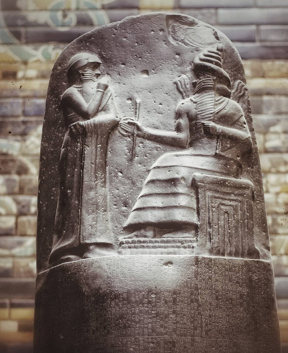 Стела с Законами (1750г до н.э.)