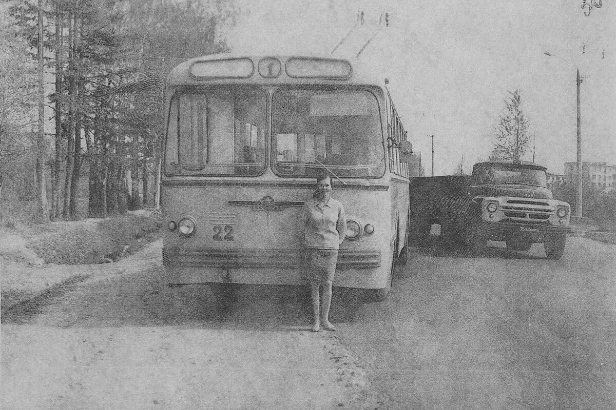 Троллейбус ЗиУ-5 на маршруте № 1 в посёлке Химинститута. Архив ТТУ.