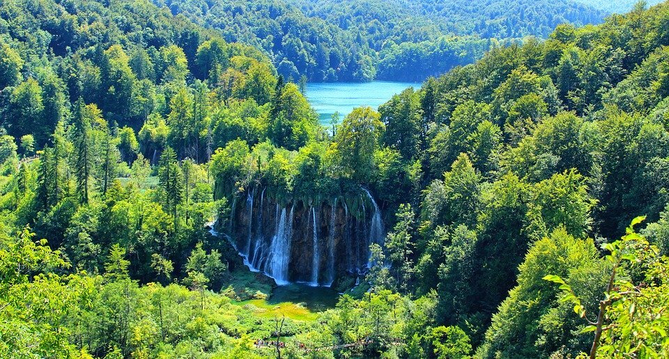 фото Плитвицкие озера https://cdn.pixabay.com/photo/2016/03/22/11/33/lake-1272673_960_720.jpg