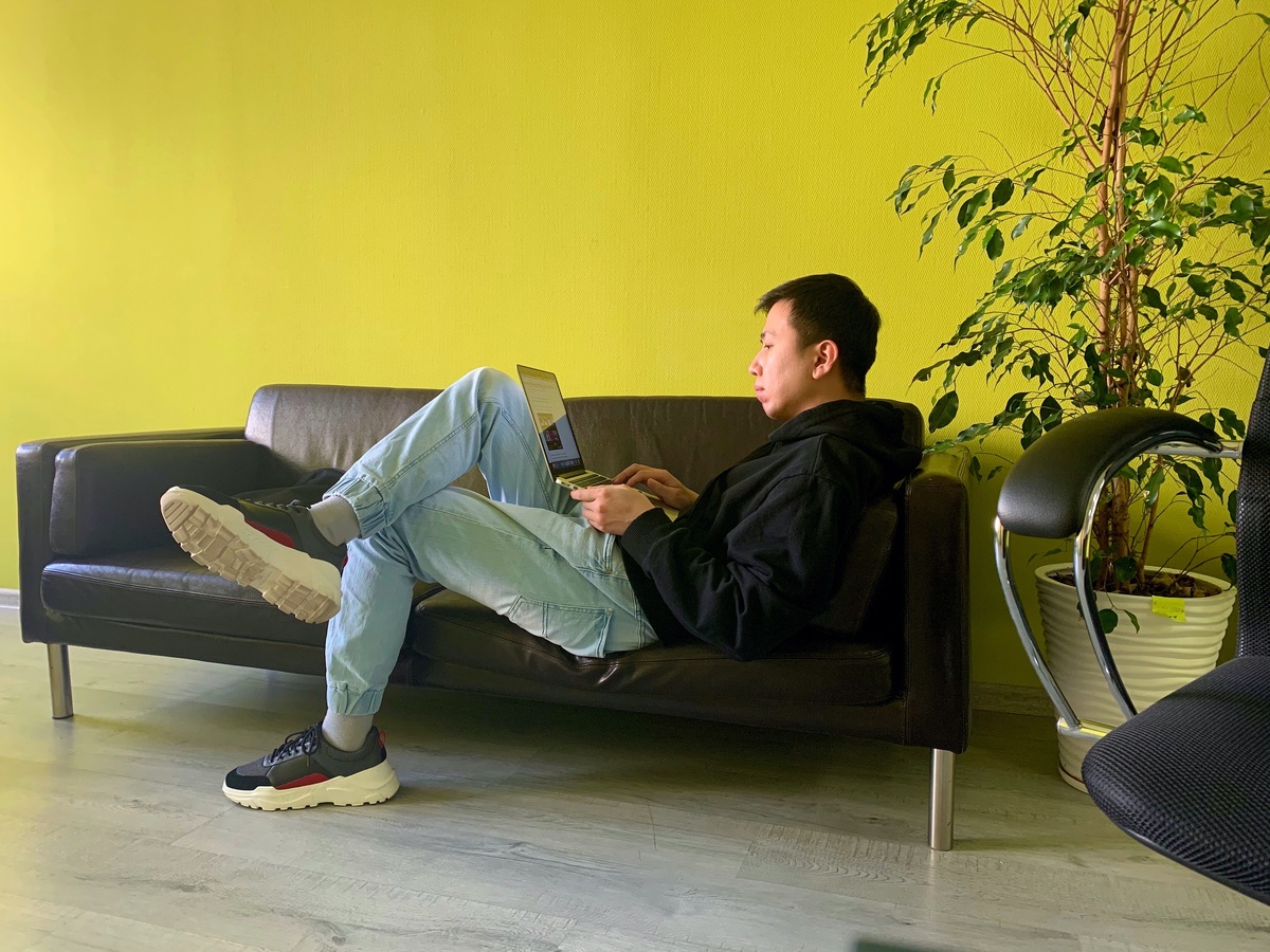 В офис тоже иногда нужно выезжать