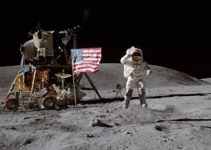 21 апреля 1972 года на Луну ступил человек в неуклюжем белом скафандре (Фото: NASA,)