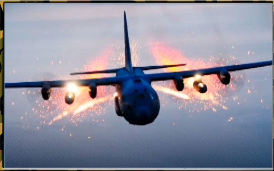 Фейерверк во время работы орудий на AC-130