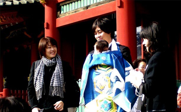     Только ропот волны и молчание древних надгробий
под небом осенним…
Такахама Кёси — Камакура 