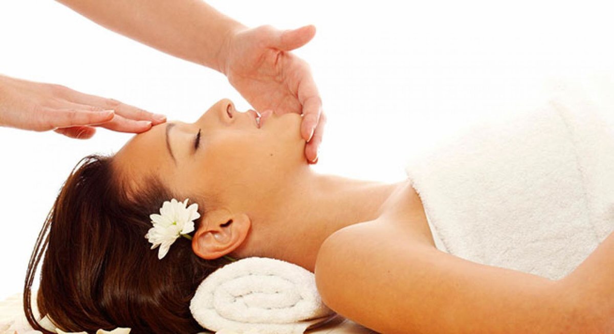 После массажа лица вы наверняка обратите внимание что кожа лица начала дышать и морщин стало меньше.