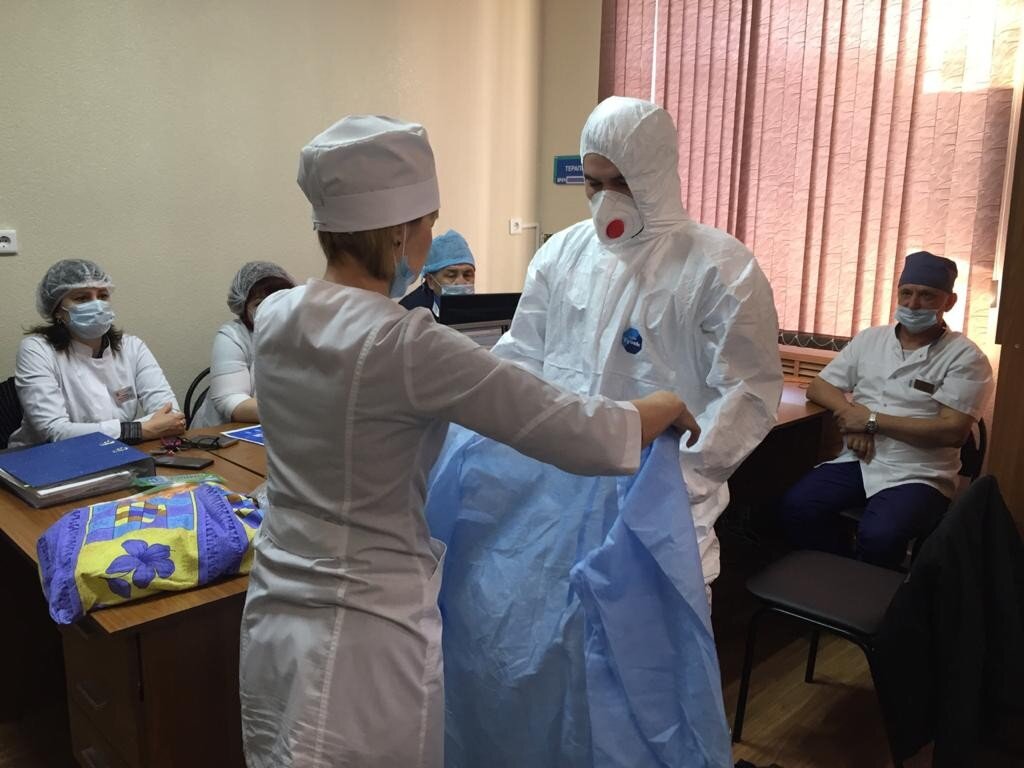 По данным регионального минздрава, на 6 мая в Астраханской области зарегистрировано 589 подтверждённых случаев заражения коронавирусной инфекцией (+ 25 человек за минувшие сутки).

Всего за весь период эпидемии 113 ранее заболевших и получивших положительный диагноз выздоровели и были выписаны, 6 человек умерли.

За весь период у 28126 человек взяли 30564 анализов на коронавирусную инфекцию.

В качестве контактных лиц на учёте 5028 человек. Под амбулаторным наблюдением находятся 2090 человек, 3260 человек сняты с учёта.

В инфекционных стационарах с признаками ОРВИ и неблагополучным анамнезом находятся 255 человек:
областная инфекционная больница — 69;
Александро-Мариинская больница — 117;
Красноярская РБ — 4;
Камызякская РБ — 6;
Наримановская РБ — 4;
Икрянинская РБ — 55.