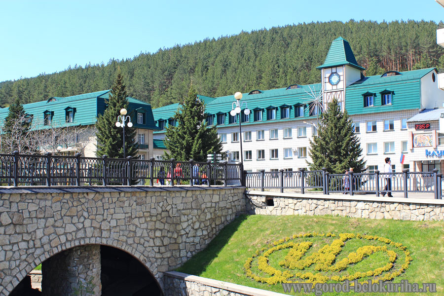 Один из санаториев Белокурихи - "Алтай West" (фото megatravelnsk.ru)