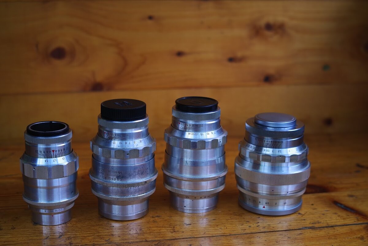 "Гелиос-40" - толстенький бочонок справа