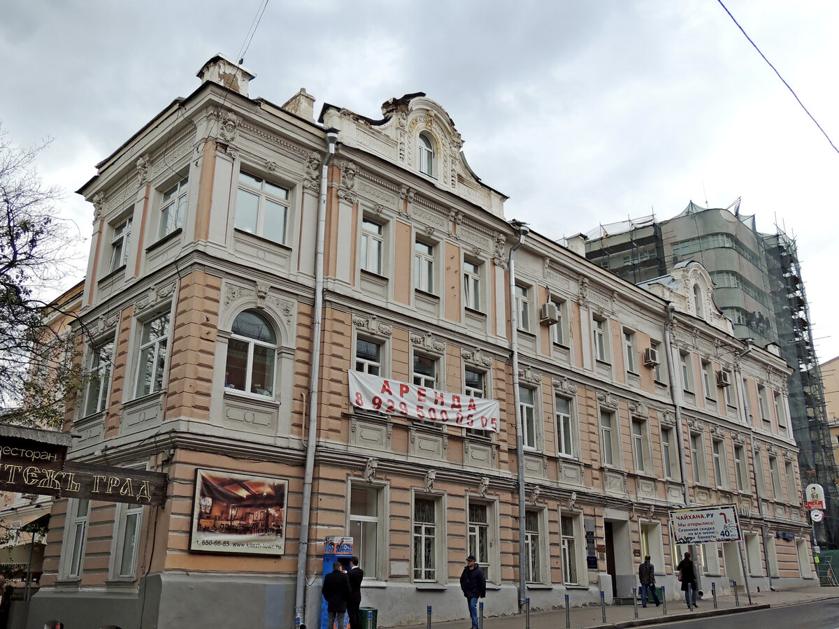 Театр на петровке. Петровка 23/10. Усадьба Кирьякова на Петровке. Городская Купеческая усадьба Кирьяковых. Ул. Петровка, 23/10с5.