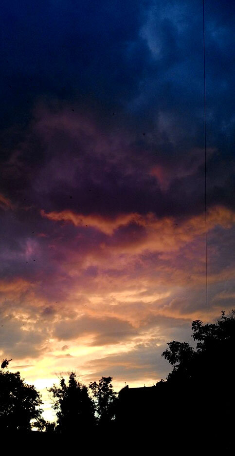 Закат в Таганроге, 2015 год, другой день. Фото сделано на телефон и не подвержено никакой обработке. Такие цвета действительно существуют  в природе)