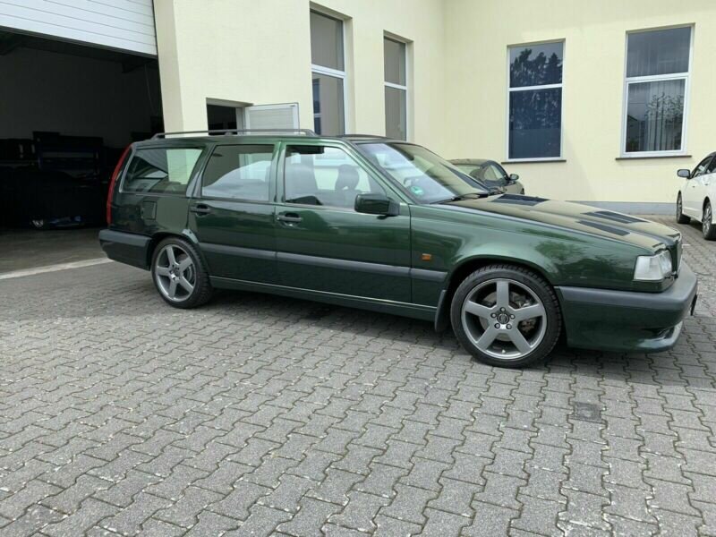 850-ая модель сделала революцию на европейском автомобильном рынке. Данная модель смогла объединить в себе мощь, практичность и управляемость.