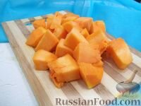 Как приготовить запеканку из тыквы:

Тыкву очистите от корки и семян, вымойте и нарежьте кусочками среднего размера.
