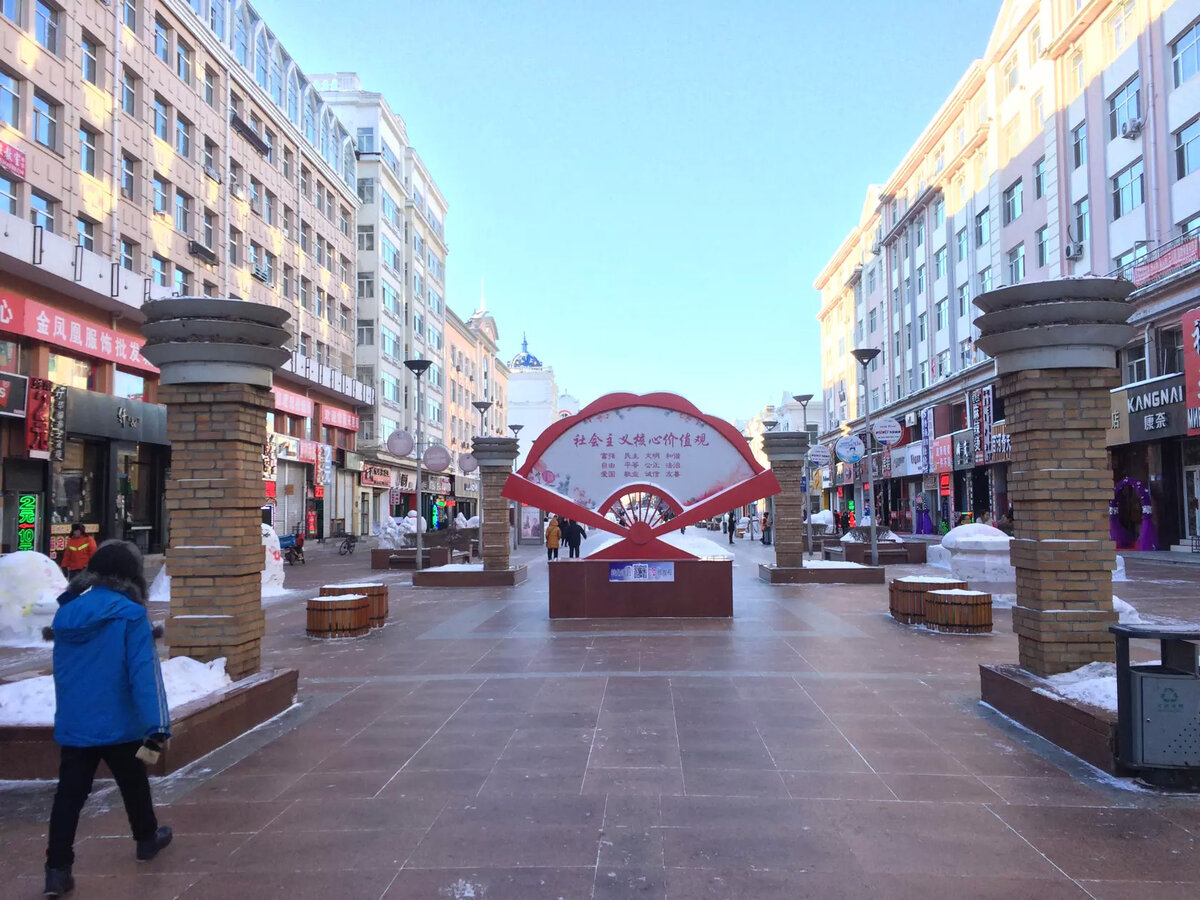 Ближе к 4 часам дня после полудня, улицы Хэйхэ пустеют