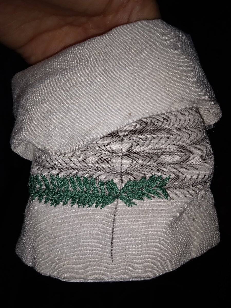 Начала с остатков зеленых ниток...