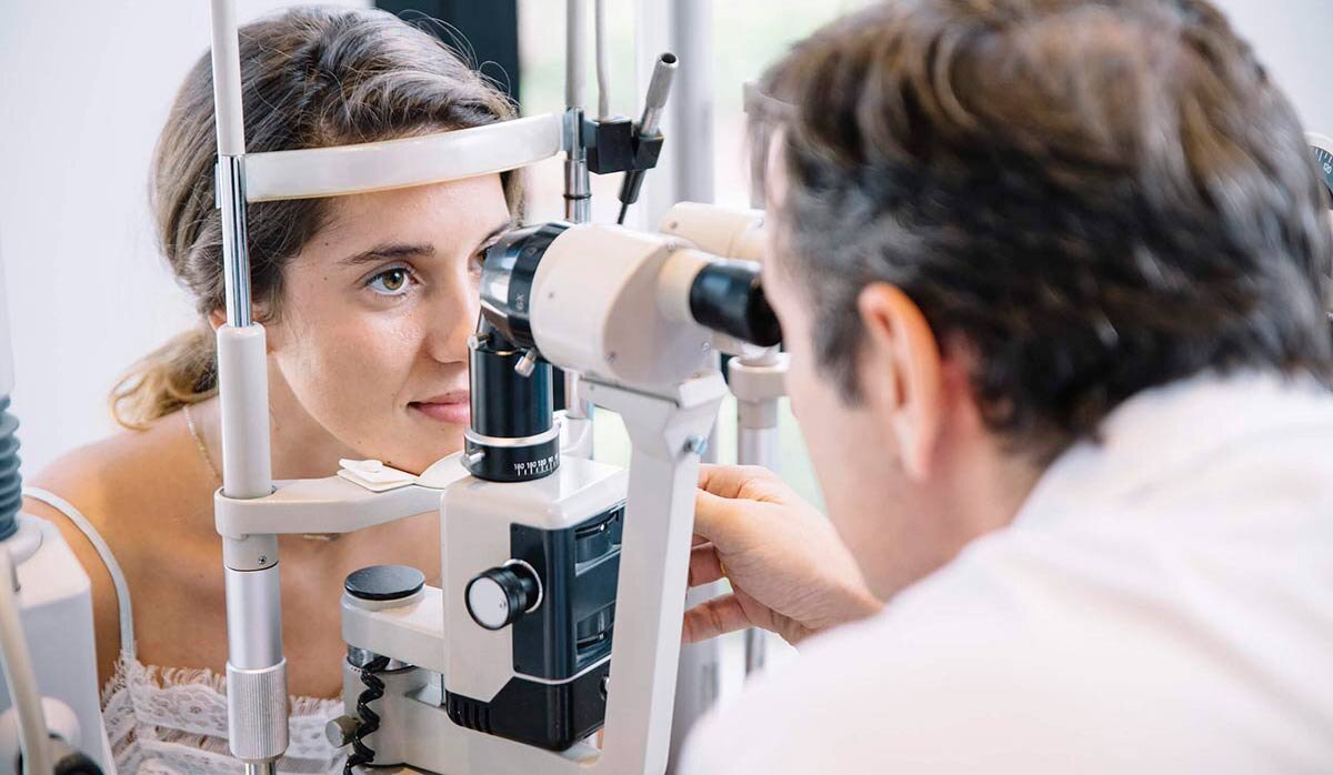 Астигматизм нередко сочетается с дальнозоркостью или близорукостью. 