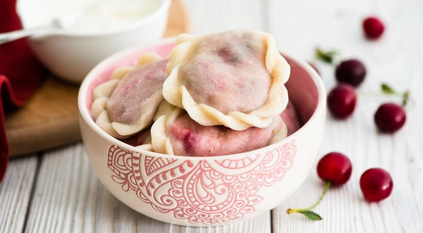 Вы только посмотрите на эти аппетитные вареники. Вы точно удивите свою семью, близких и родных людей таким блюдом на завтрак!