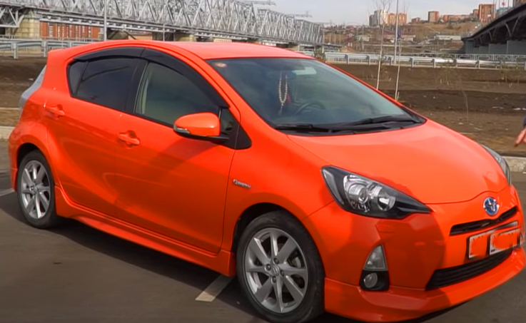 тойтота аква