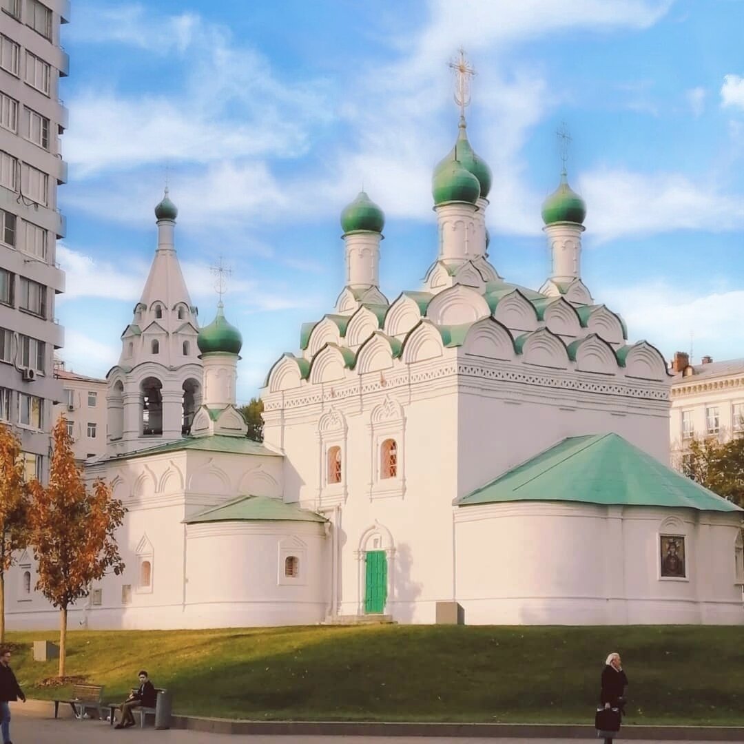 Церковь Симеона Столпника. Вид с Нового  Арбата.