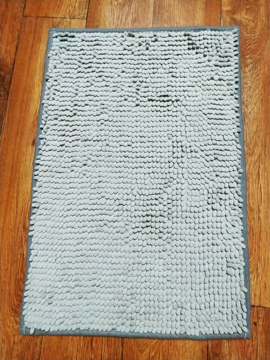 Я купила несколько таких ковриков за 199 рублей в Фикспрайсе. Маленькие,зато свои:)