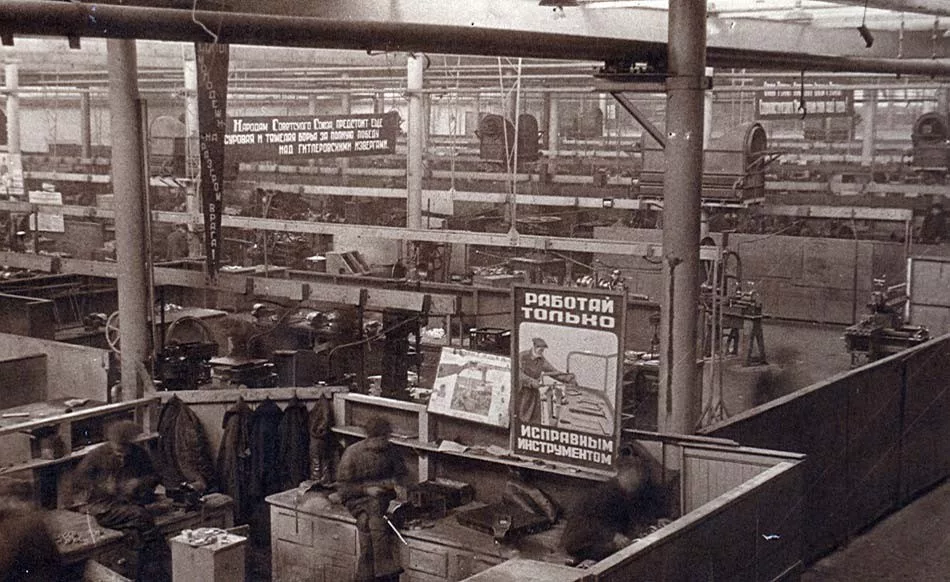 заводы новосибирска в годы войны. новосибирск в годы великой отечественной. новосибирск в годы войны 1941 1945. город новосибирск в годы великой отечественной войны. новосибирск 9 мая 1945 года.