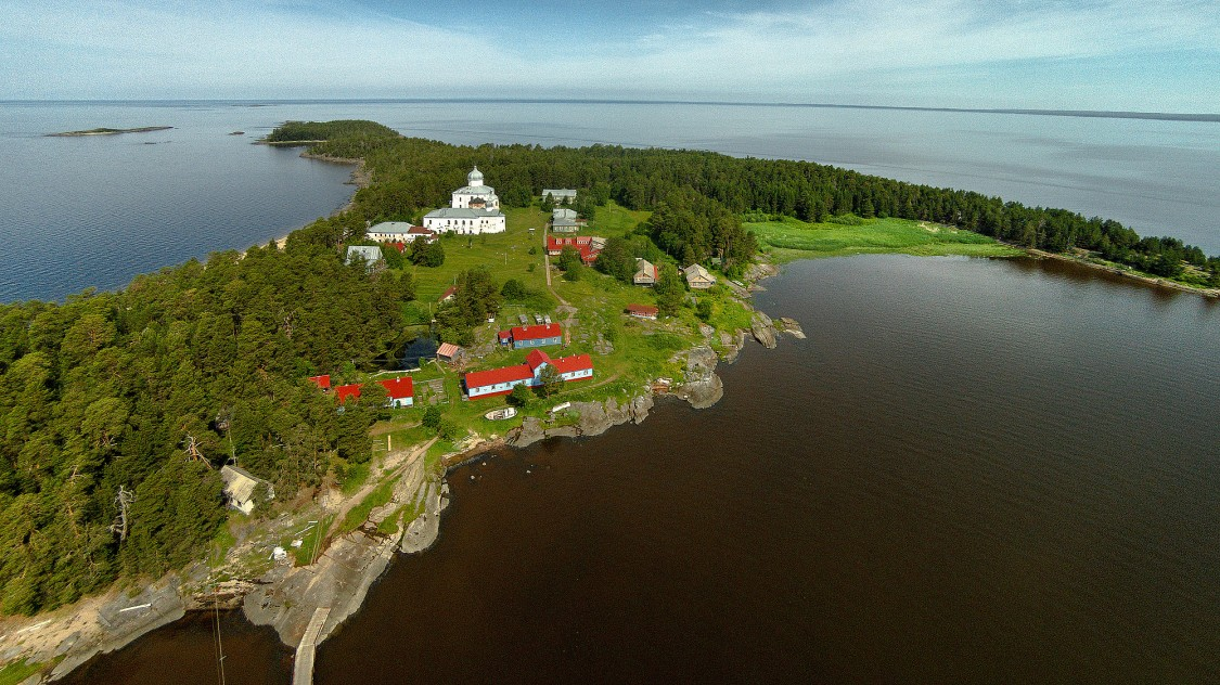 Онежский Кийский монастырь. Остров кий в белом море монастырь. Онега Архангельская область кий остров. Онежский крестный монастырь на о кий.