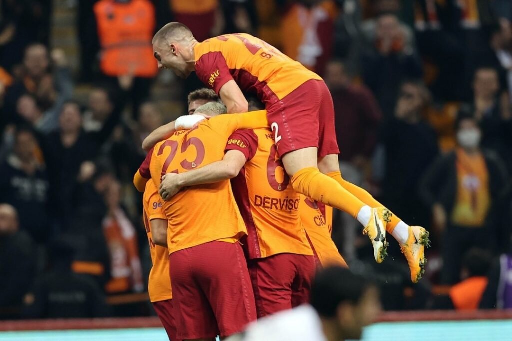 twitter.com/galatasaraysk