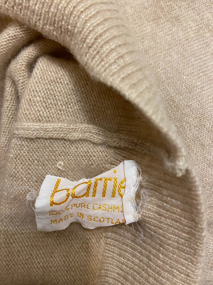  Кашемировый свитер Barrie ( Шотландия ) размер S цена 250 рублей ( со скидкой)