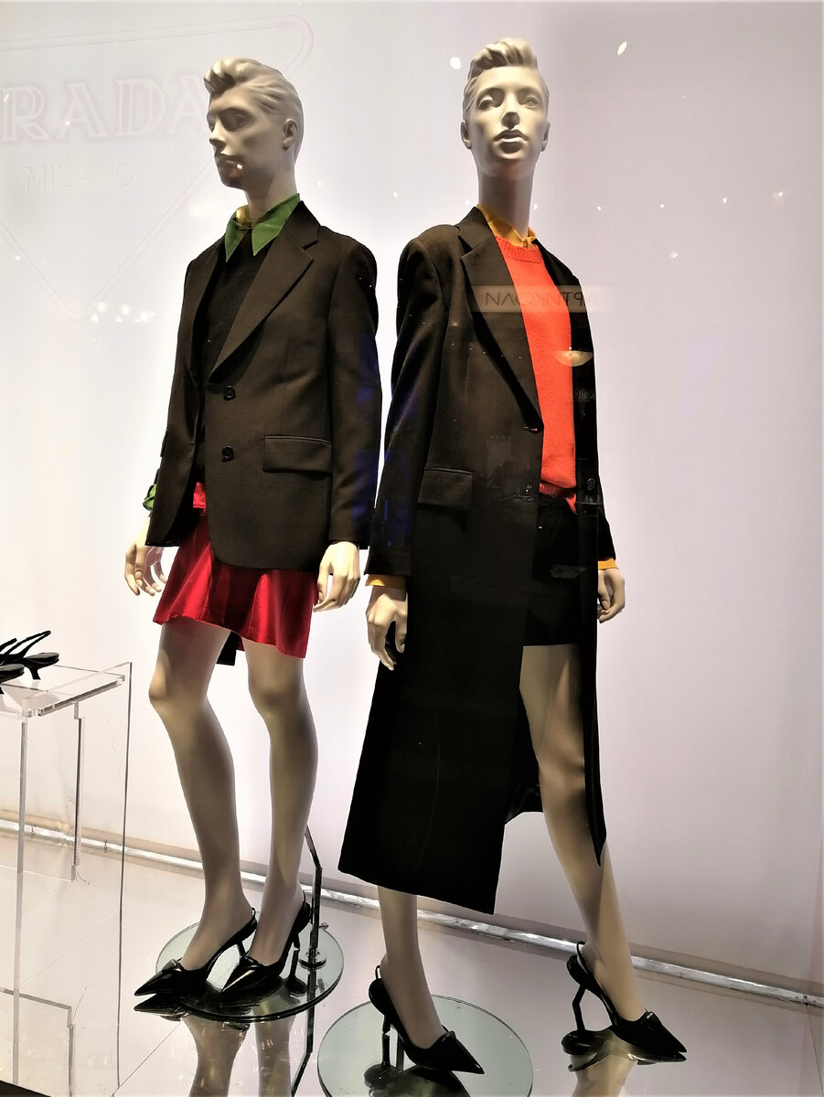 Витрина Prada, фото автора
