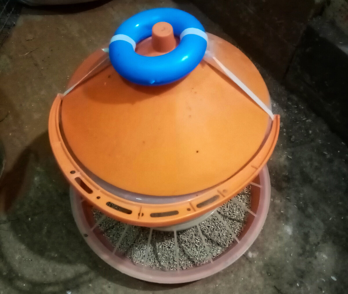 Теперь крышка держится крепко