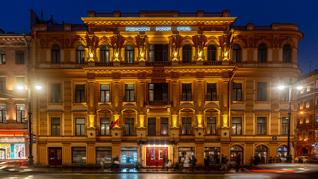 Дом Ушакова на Невском. Cosmos saint petersburg nevsky royal hotel