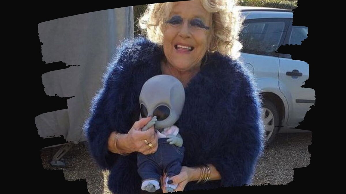 Пенсионерка с пришельцем