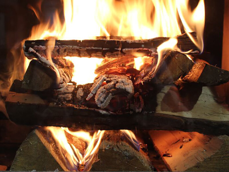 как правильно топить камин дровами. растопка для печей. для разжигания камина. камин на дровах. дрова для бани.