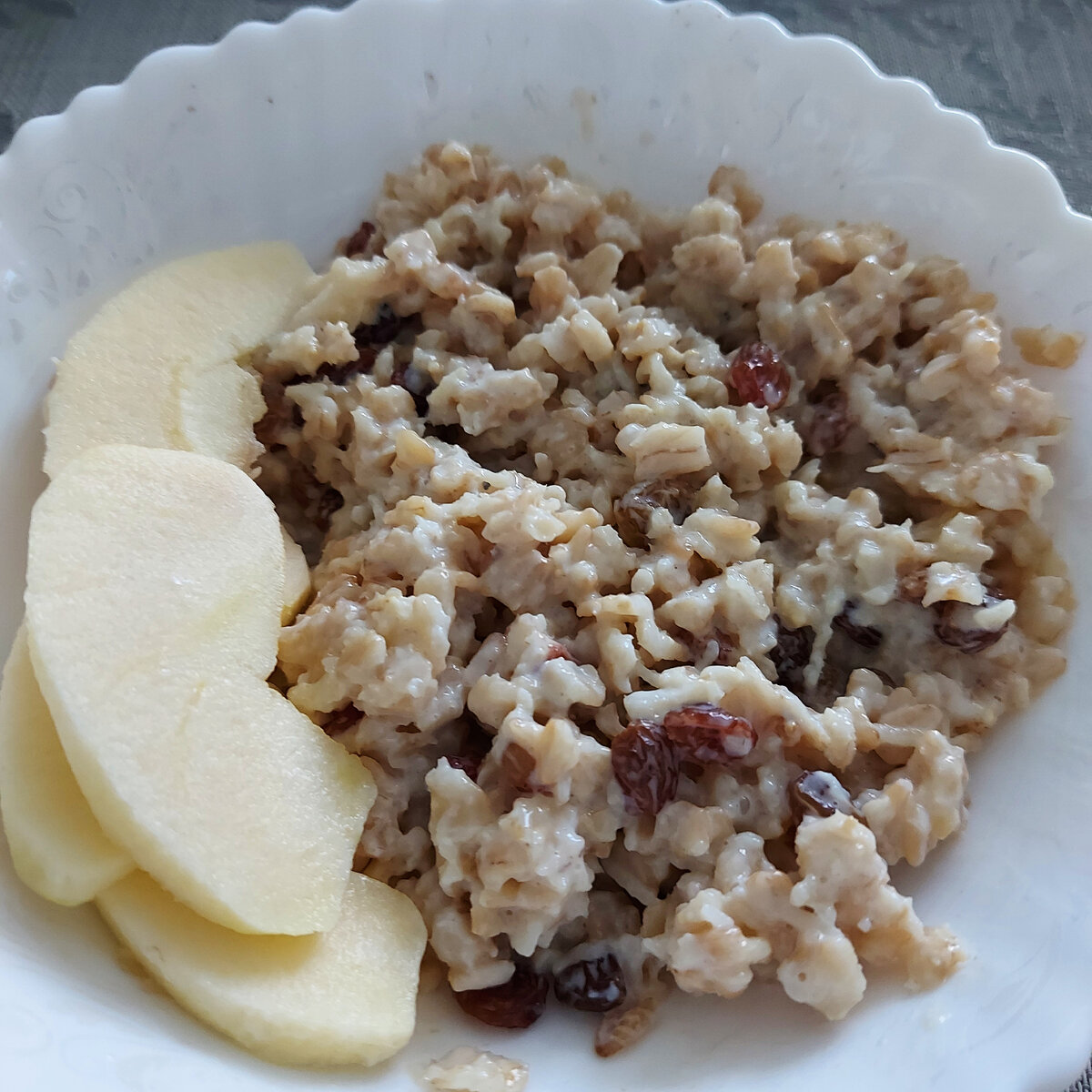 Я еще в кашу яблоко потерла