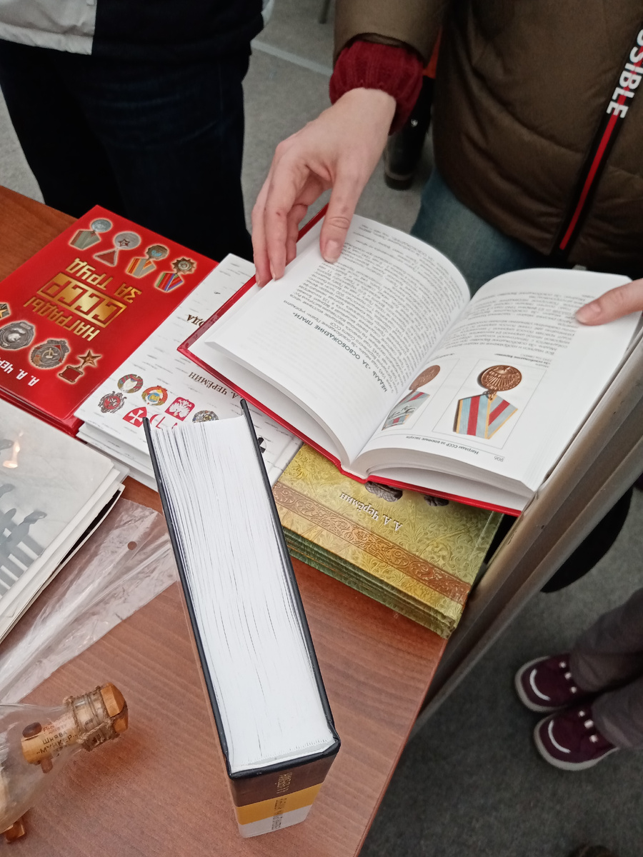 Книги по истории, автор историк, писатель, профессор, независимый эксперт Черёмин Александр Александрович. В книгах «Награды СССР за военные заслуги» и «Награды СССР за труд» написана история наградной системы Советского Союза. 